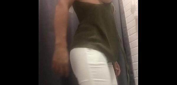  probandome blusa transparente en vestidores de plaza comercial centro santa fe mexico, milf mexicana